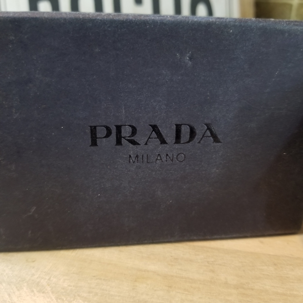 AUTHENTIC Prada 6 Key Holder Case - Picture 9 of 16